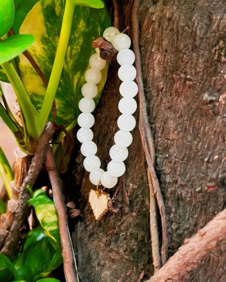 Heartbeat of fashion are This trendy heart bracelet features bold design and vibrant colors.are the glamorous heart This luxurious heart bracelet shines with crystals and sleek metalwork.This eclectic heart bracelet combines natural materials and free-spirited style1